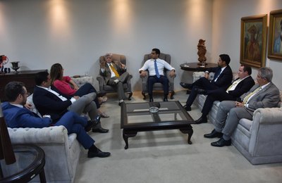 Governador Klever Loureiro recebe senador, prefeito e deputada em seu gabinete 