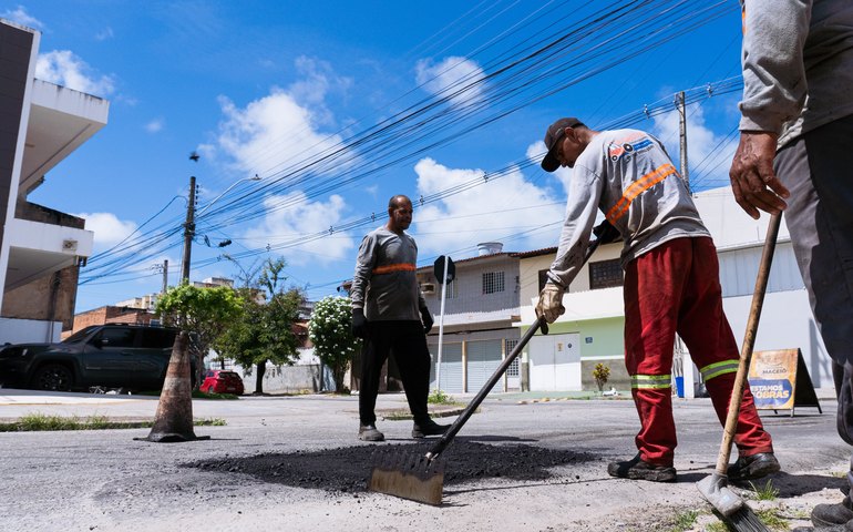 Operações garantem melhorias em vias de Maceió ao longo de 2025