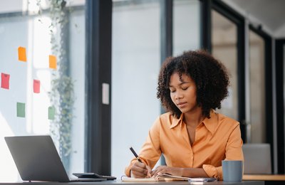 No radar dos brasileiros, cursos de MBA geraram 5,7 milhões de buscas no Google nos últimos 12 meses