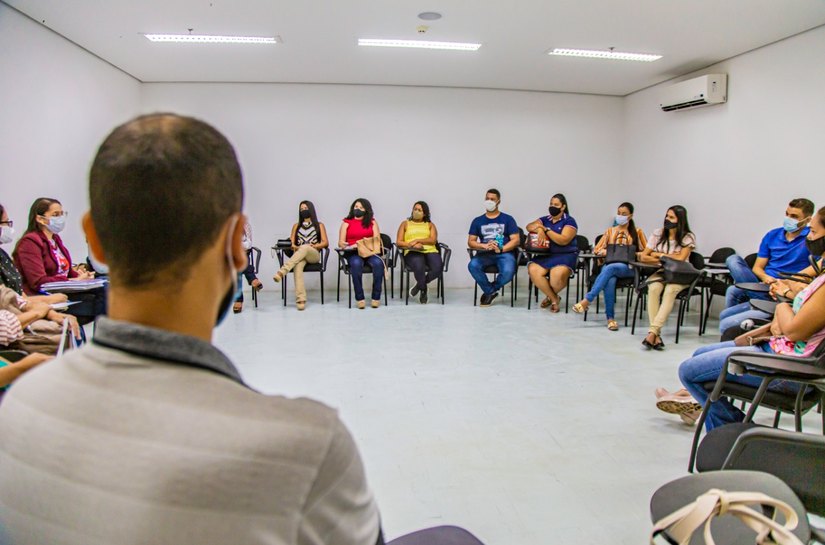 Arapiraca lança campanha Agosto Lilás com treinamento de visitadores do Criança Feliz