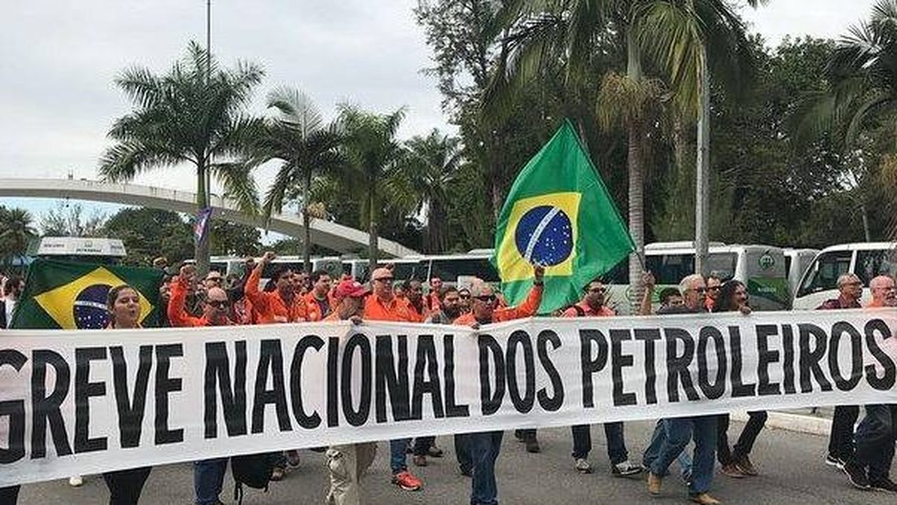 Transportadores de combustíveis iniciam greve apoiada por FUP e sindicatos