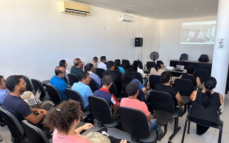 Escola de Governo: Servidores de Penedo participam de capacitação sobre Reforma Tributária