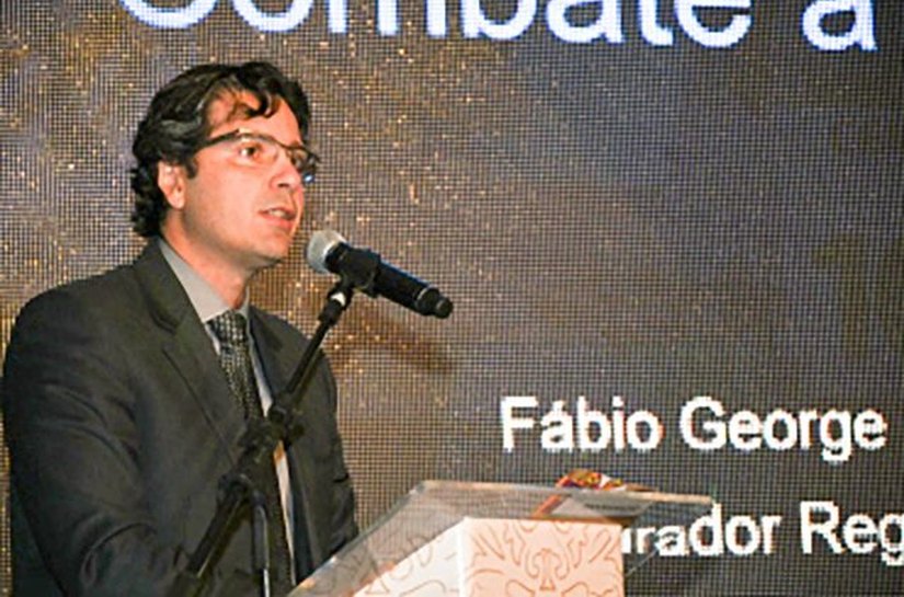 Brasil perde 2,3% do PIB para a corrupção, diz procurador em congresso da Atricon