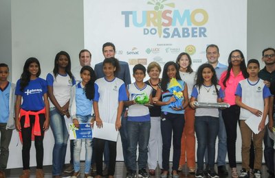 Prefeitura de Maceió premia alunos do Projeto Turismo do Saber 