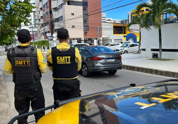 DMTT inicia fase educativa de proibição de estacionamento em via da Jatiúca