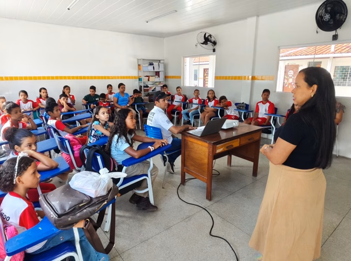 Programa Pet Amigo leva conscientização sobre cuidados com animais para estudantes de Penedo