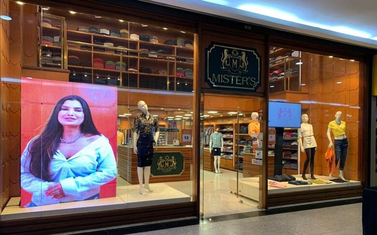 Marina Ferrari estrela campanha de marca masculina no Dia de Internacional da Mulher