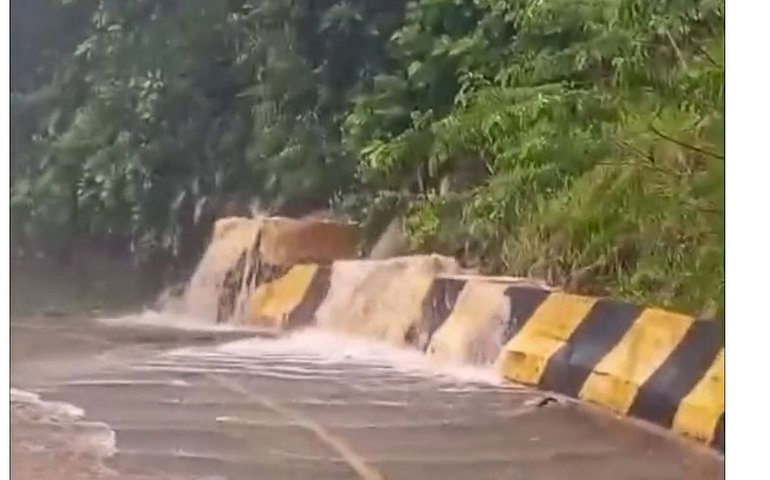Chuvas desabrigam mais de 300 pessoas em Peruíbe