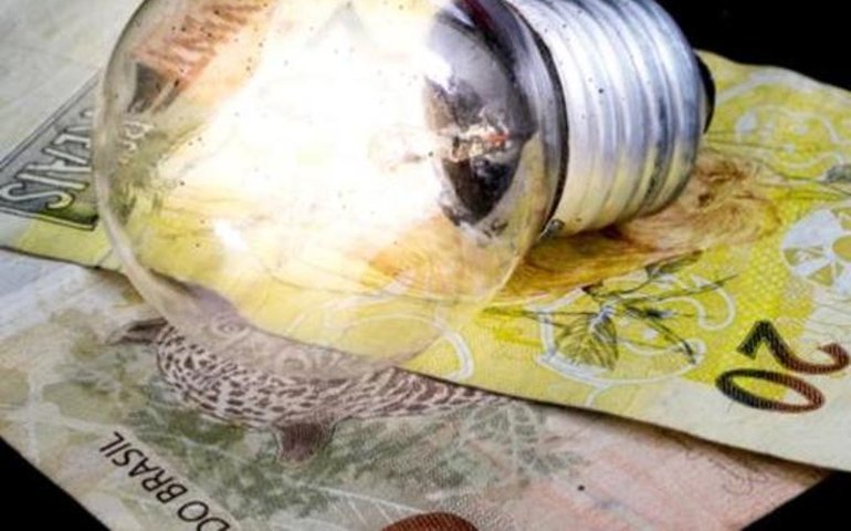 Governo defende crédito a elétricas para evitar aumento na conta de luz