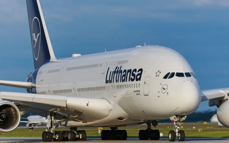 Lufthansa cancela 20 mil voos de curta distância para economizar combustível