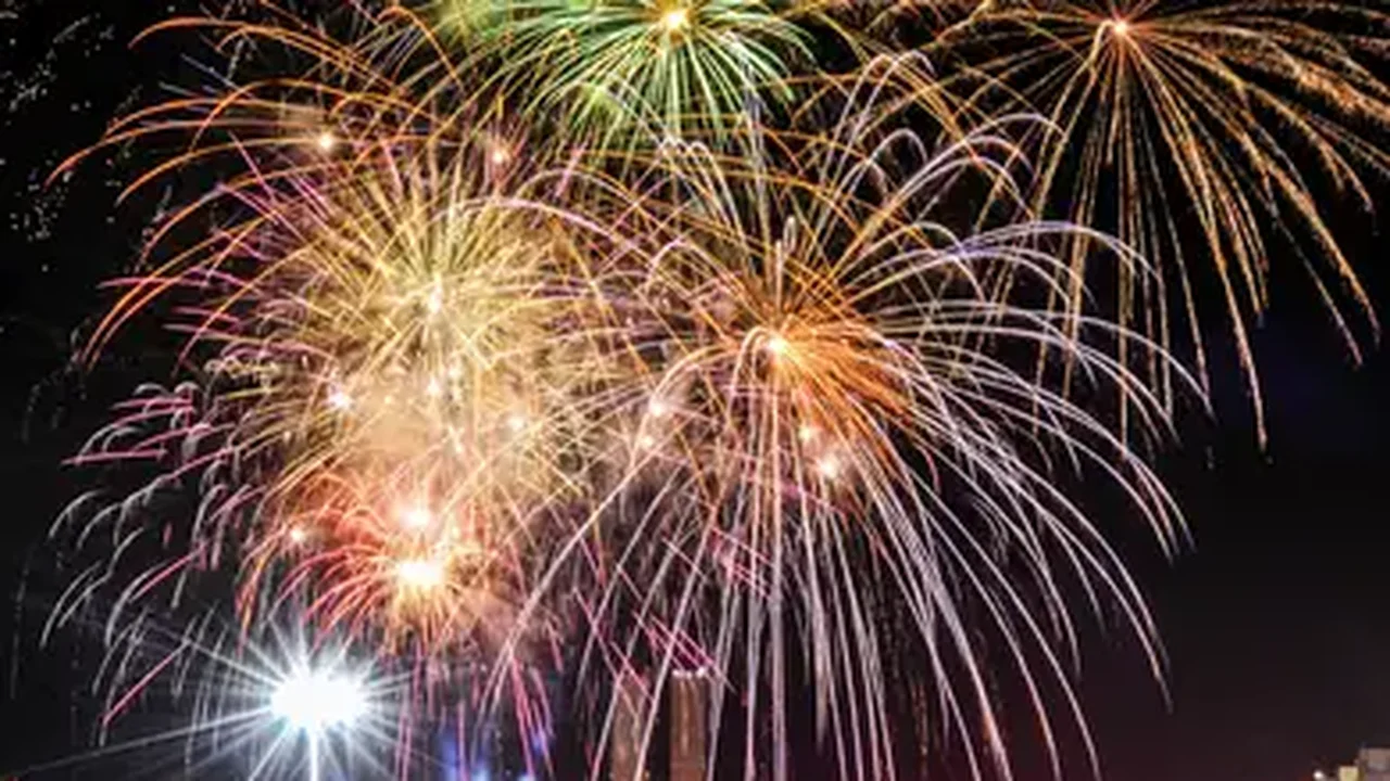 Mundo comemora a chegada de 2025; virada teve teve fogos de artifício, drones e show musical