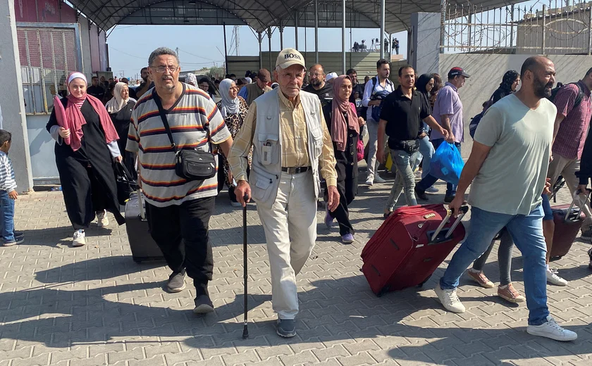 Brasileiros deixarão Gaza até quarta-feira, afirmou Mauro Vieira