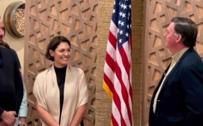 Bolsonaro diz que volta ao Brasil dia 29