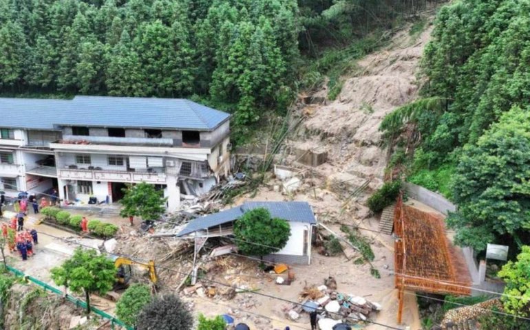 China: 15 pessoas morrem em deslizamento de terra após fortes chuvas no país