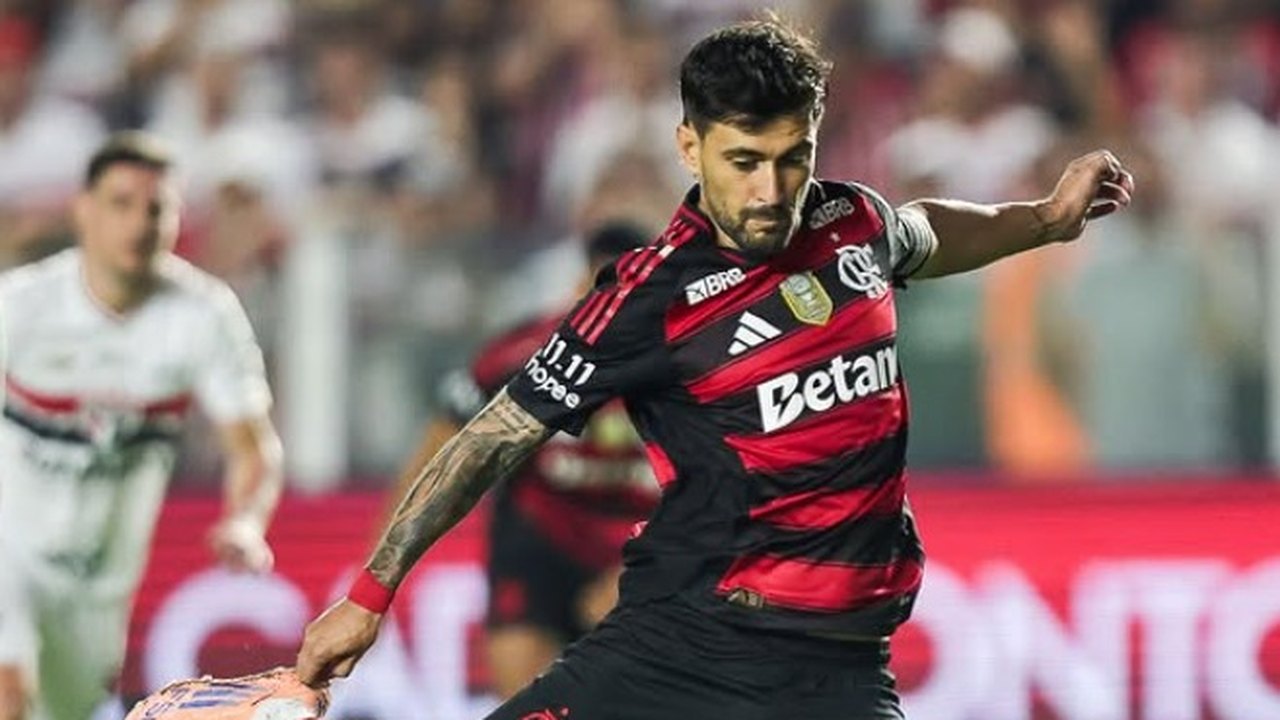 Arrascaeta passa por cirurgia bem-sucedida no punho e Flamengo confia em retorno antecipado