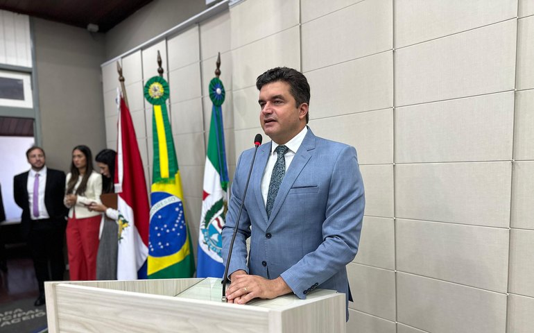 Em seu primeiro discurso como vereador, Rui lembra seu legado como prefeito