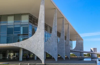 Homem tenta subir rampa do Palácio do Planalto duas vezes na madrugada