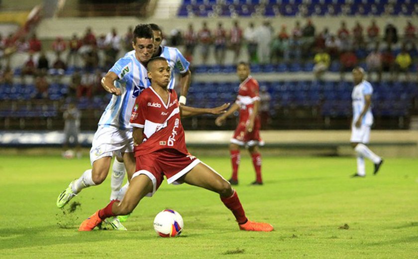 CRB e Macaé fazem jogo movimentado, mas não saem do zero