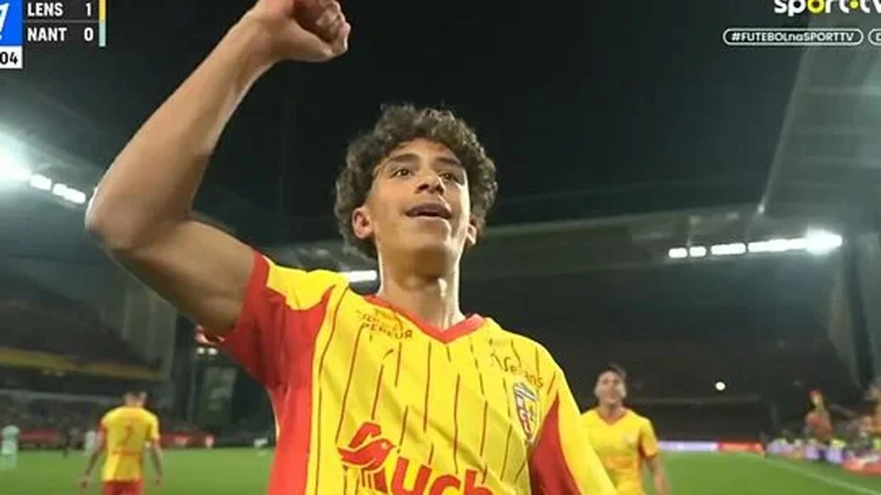 Jovem de 16 anos marca após 14 segundos em campo e garante Lens na Champions League