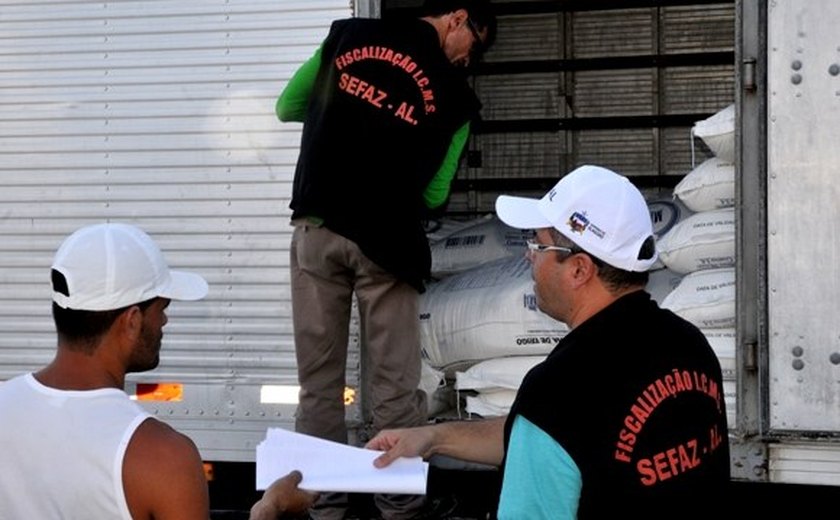 Mais de 160 veículos tiveram mercadorias fiscalizadas em blitze da Fazenda