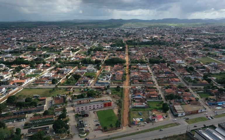 Prefeitura inicia obra de pavimentação na avenida presidente Tancredo de Almeida Neves