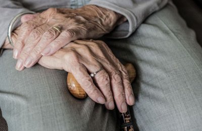 Violência contra idosos cresce 87% nos primeiro meses do ano; veja como denunciar