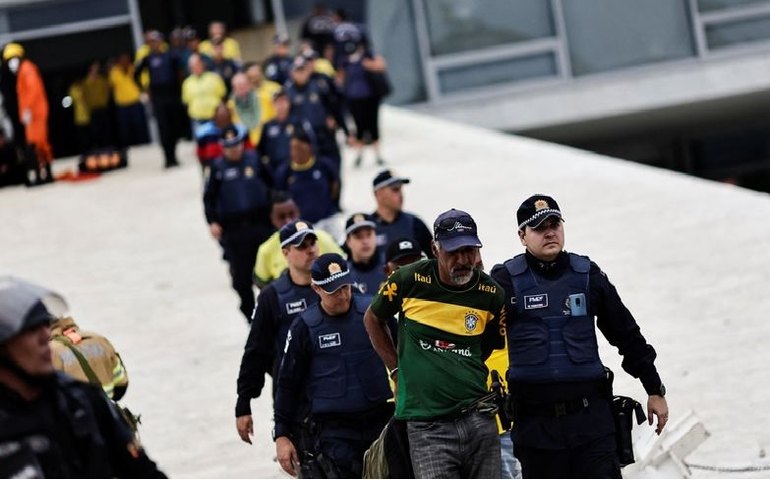 Atos golpistas: PF libera 599 por ‘questões humanitárias’ e mantém 527 presos