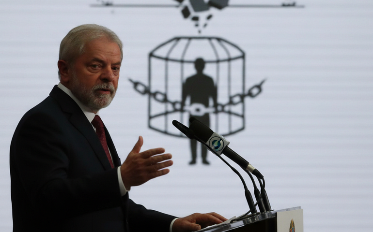 Bombardeios na Venezuela e captura do seu presidente ultrapassam uma linha inaceitável, diz Lula