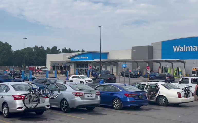 Esfaqueamento múltiplo é registrado em supermercado em Michigan