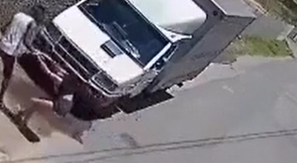 Suspeito de arrastar adolescente pelo cabelo durante tentativa de estupro é espancado em Aracaju