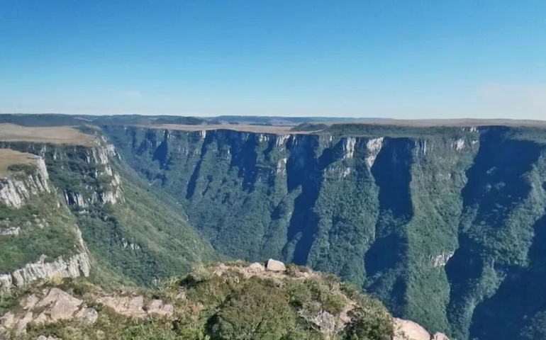 O que se sabe sobre morte de menina de 11 anos após queda de penhasco no RS