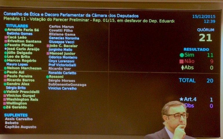 Deputados aprovam e Conselho de Ética vai investigar Cunha