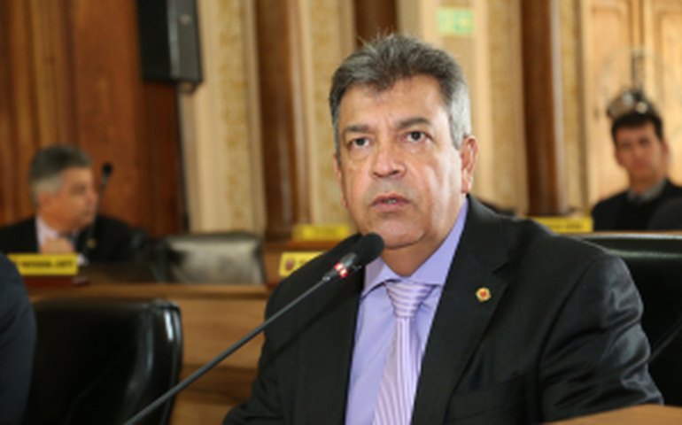 Noronha solta mais 9 vereadores de Uberlândia, mas mantém suspensão dos mandatos