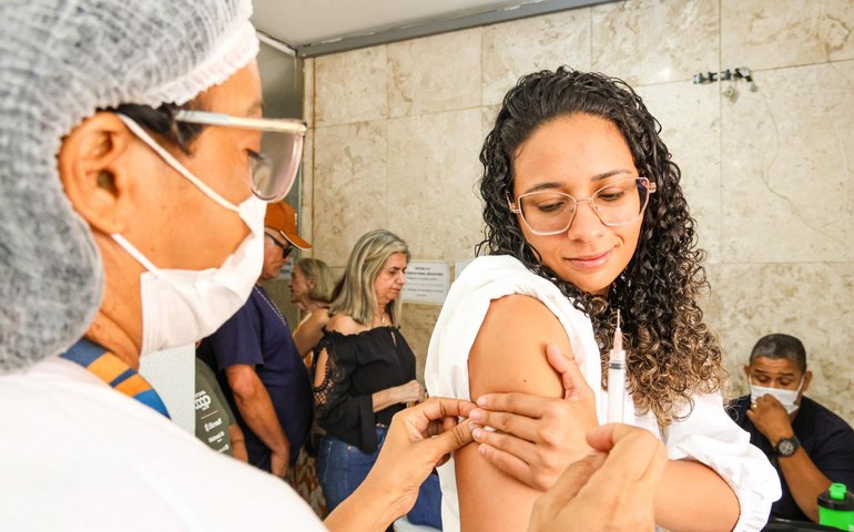 Servidores e usuários do Ipaseal são vacinados contra influenza