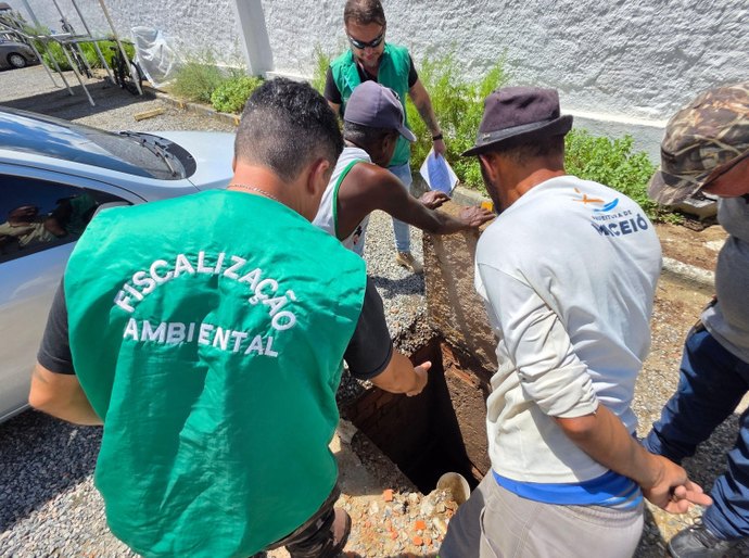 Semurb notifica condomínio residencial por descarte irregular de efluentes