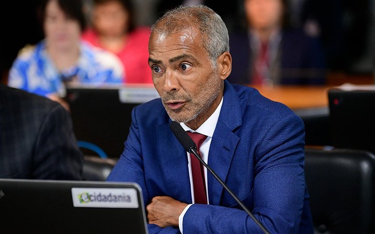 CE aprova fornecimento obrigatório de material escolar em escolas públicas