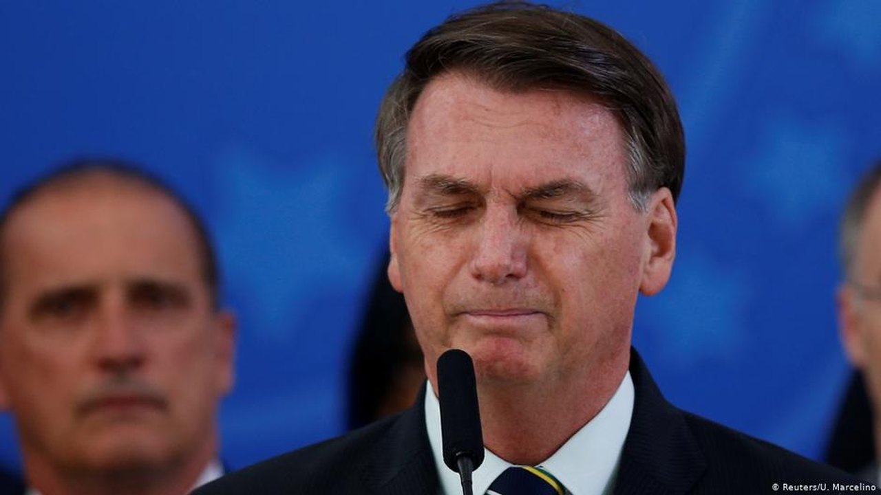 Bolsonaro faz chacota com o país: fala com voz fina “estou com Covid” e cai na gargalhada (VÍDEO)
