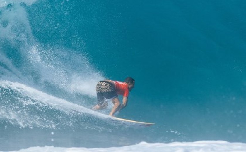 Italo Ferreira e Ian Gouveia caem nas semifinais da etapa de Pipeline do Mundial de Surfe