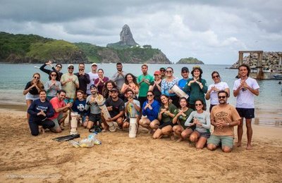 Professor da Ufal capacita mergulhadores em Noronha para manejo com peixe-leão