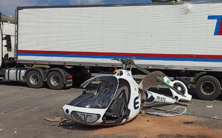 Helicóptero com duas pessoas cai em Contagem, em Minas