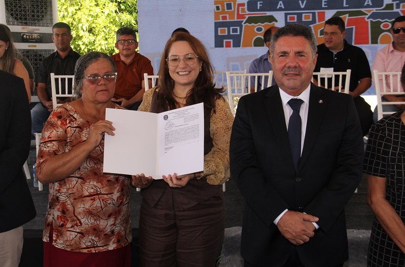 Solo Seguro entrega 121 títulos de propriedade em Satuba e Atalaia