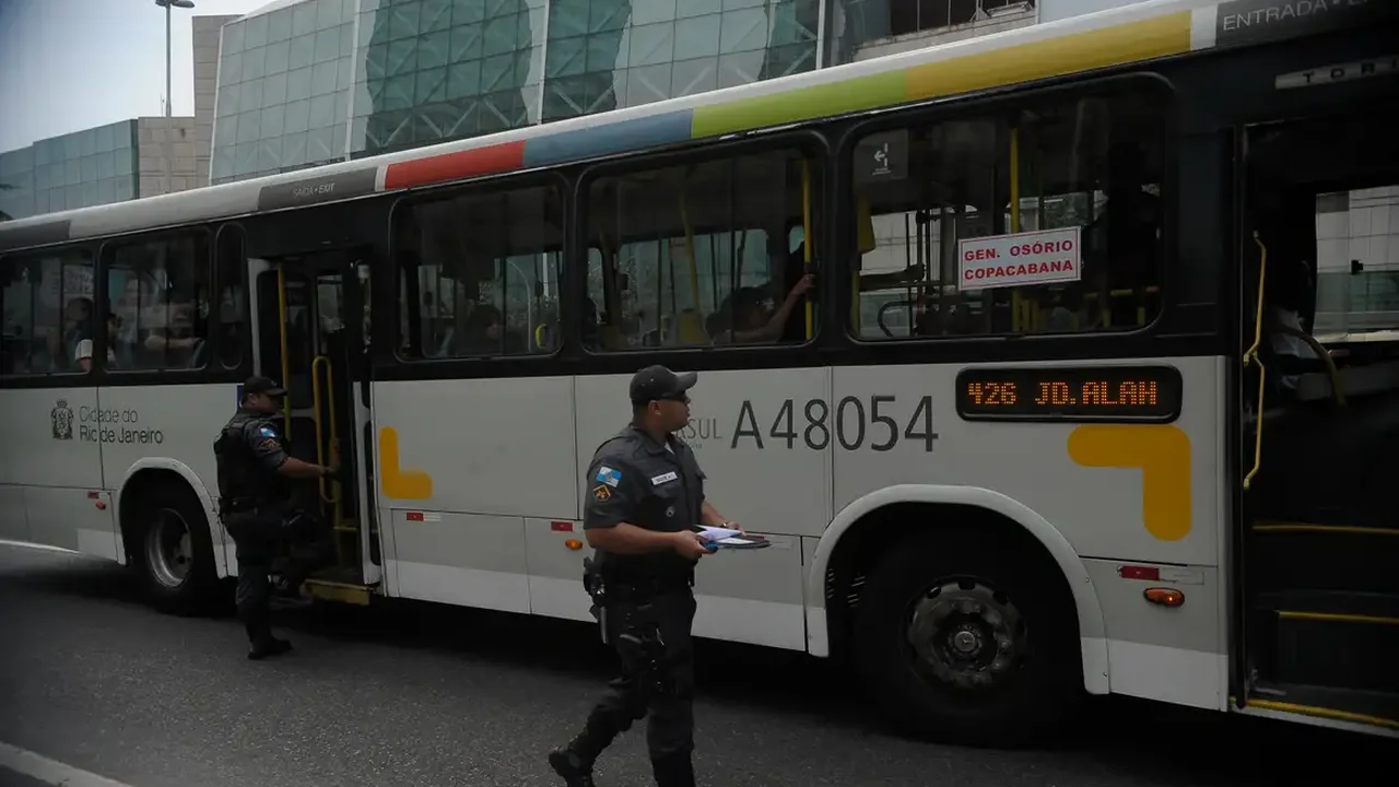 'Linha do inferno': autor lança livro sobre ônibus 474; saiba de que temas a obra trata