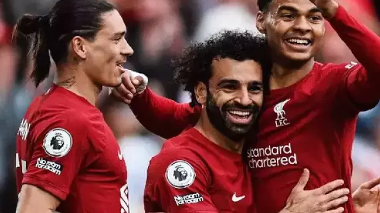 Liverpool bate Newcastle em jogo com recorde de Salah e presença de Firmino na torcida