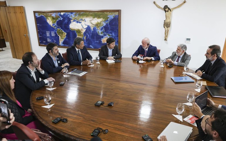 Lula e governador da província da Argentina conversam sobre cooperação