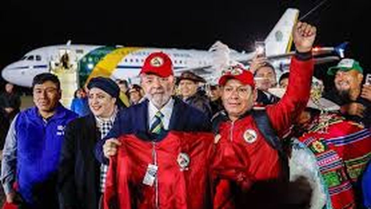 Lula chega à Bolívia e diz que tentativa de golpe no país é 'imperdoável'