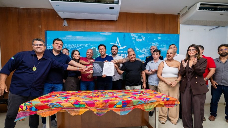Prefeitura sanciona pacote de leis que valoriza servidores de Maceió