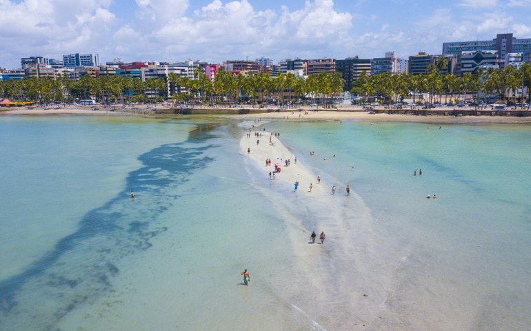 Maceió é o 1º destino do Nordeste e o 3º do país mais procurado até dezembro de 2022, diz Decolar na Expo Abav