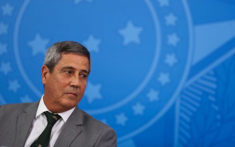 Braga Netto diz que Cid mentiu e que não entregou dinheiro em caixa de vinho