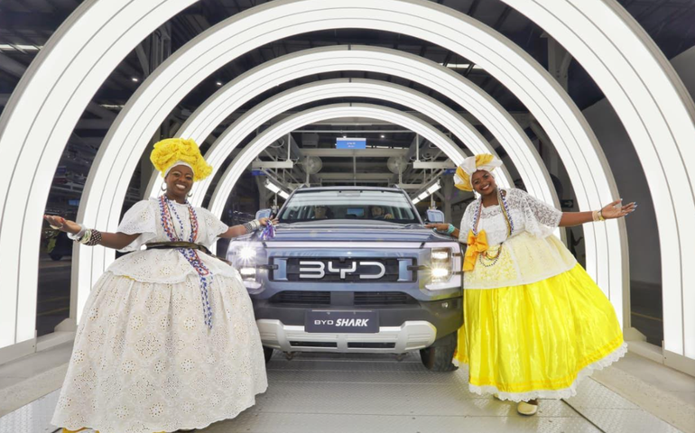 BYD inicia produção em Camaçari e lança carro híbrido plug-in flex