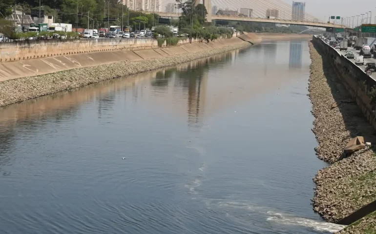 Rio Tietê tem volume 5 vezes acima do normal em Salto
